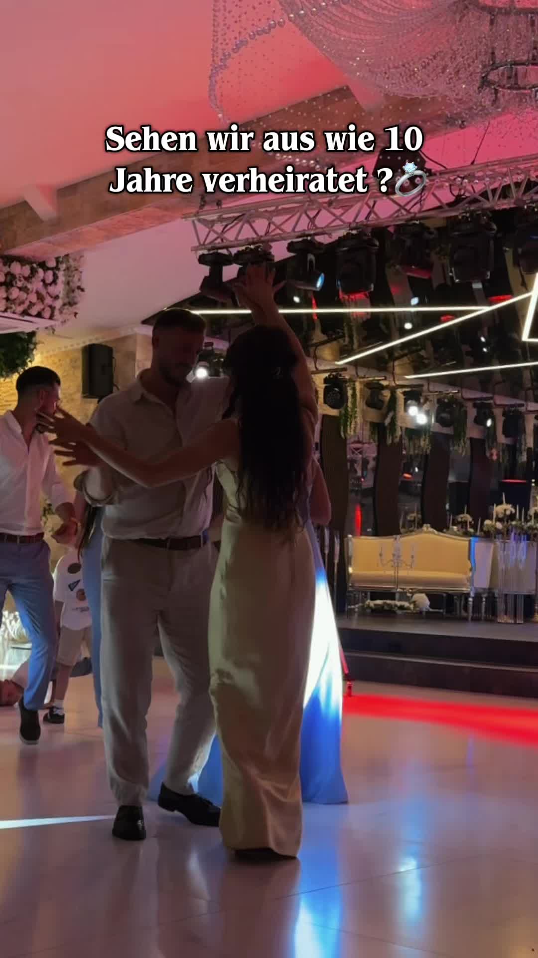 @Alllywall