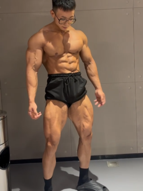 @Beautiful Muscle Male