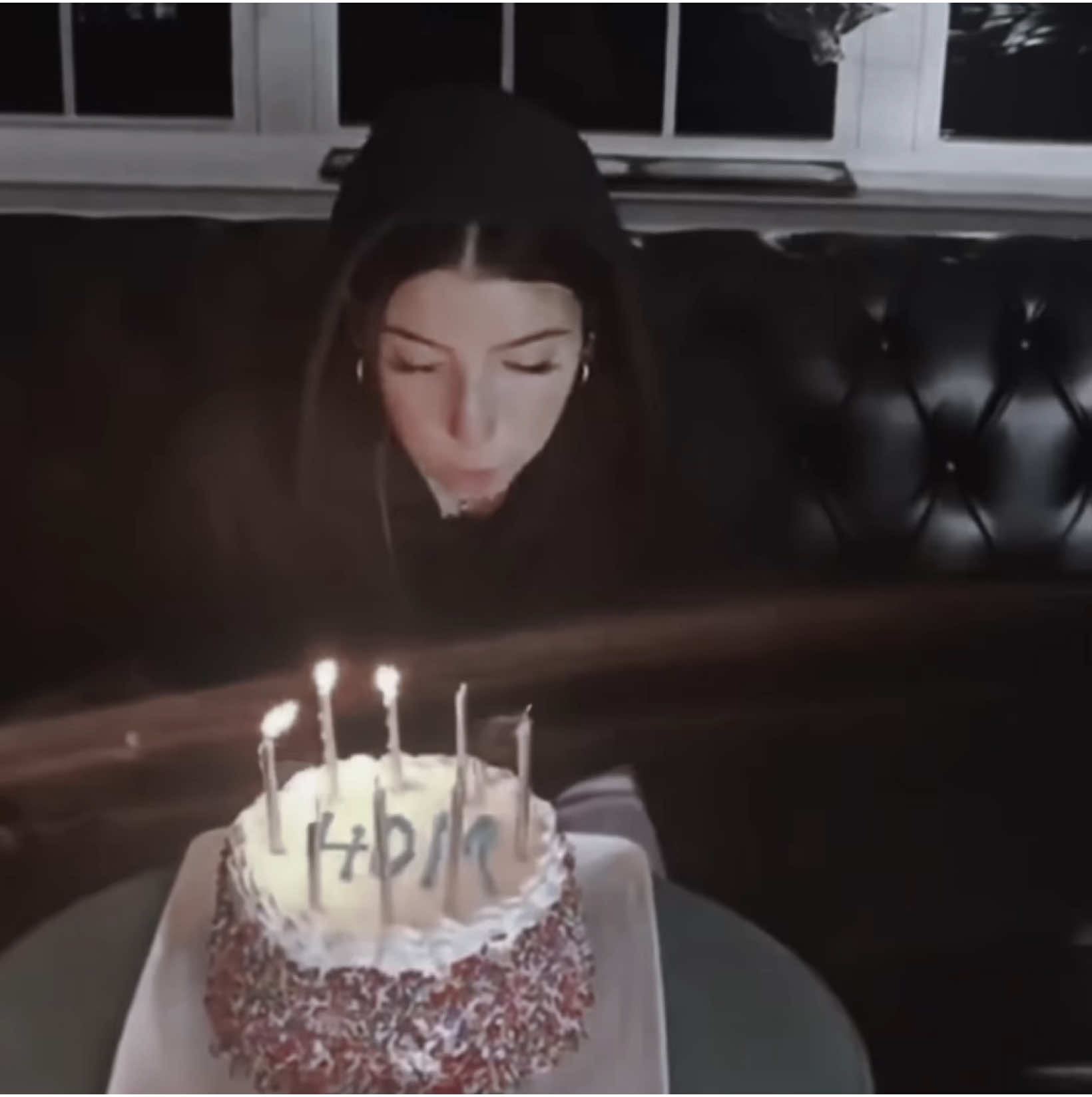 @lin: 𖣂