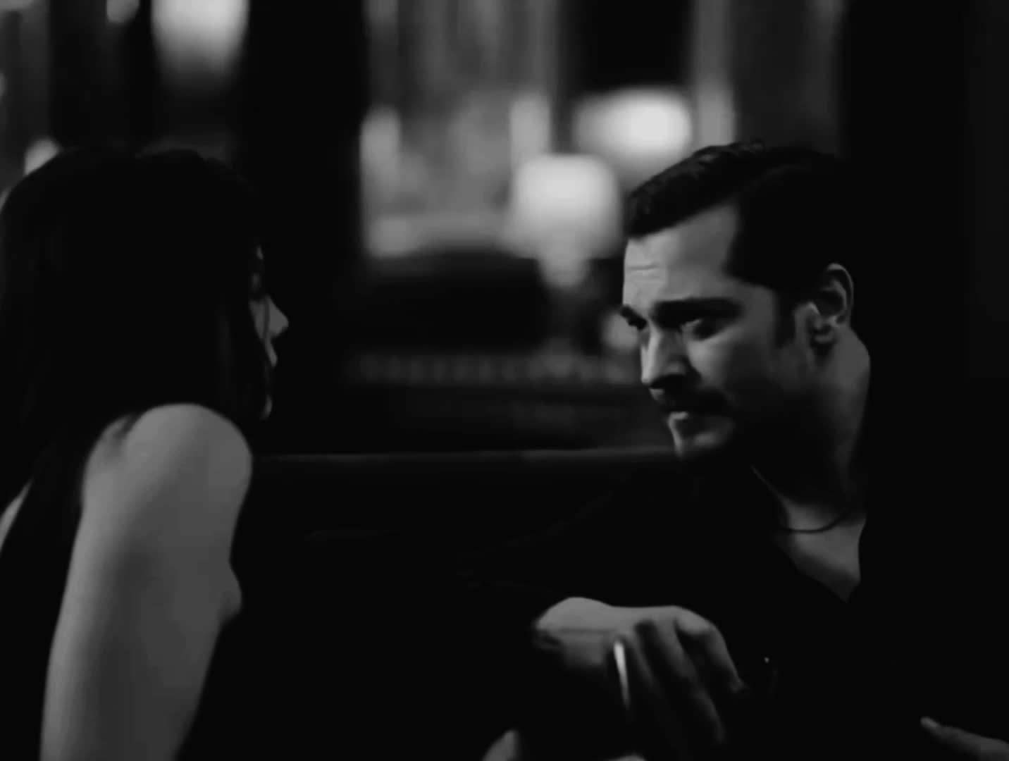 @•