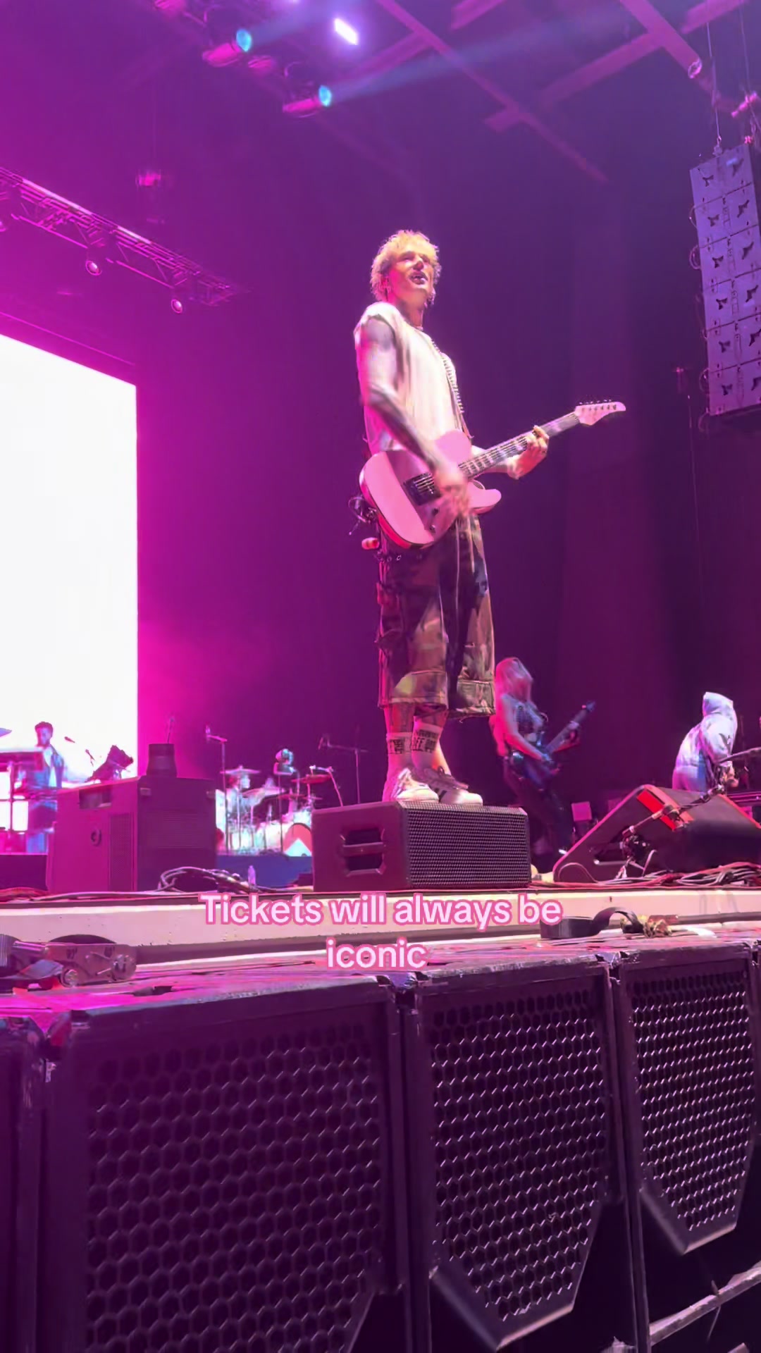 @mgk_tillidiexx