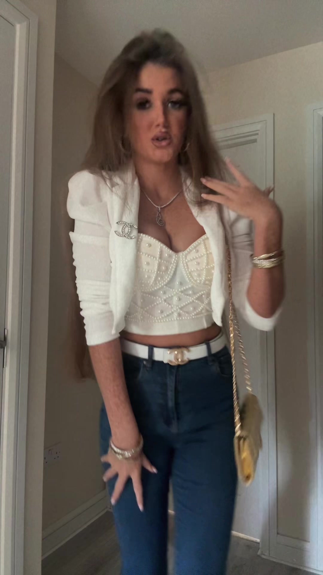 @~J~