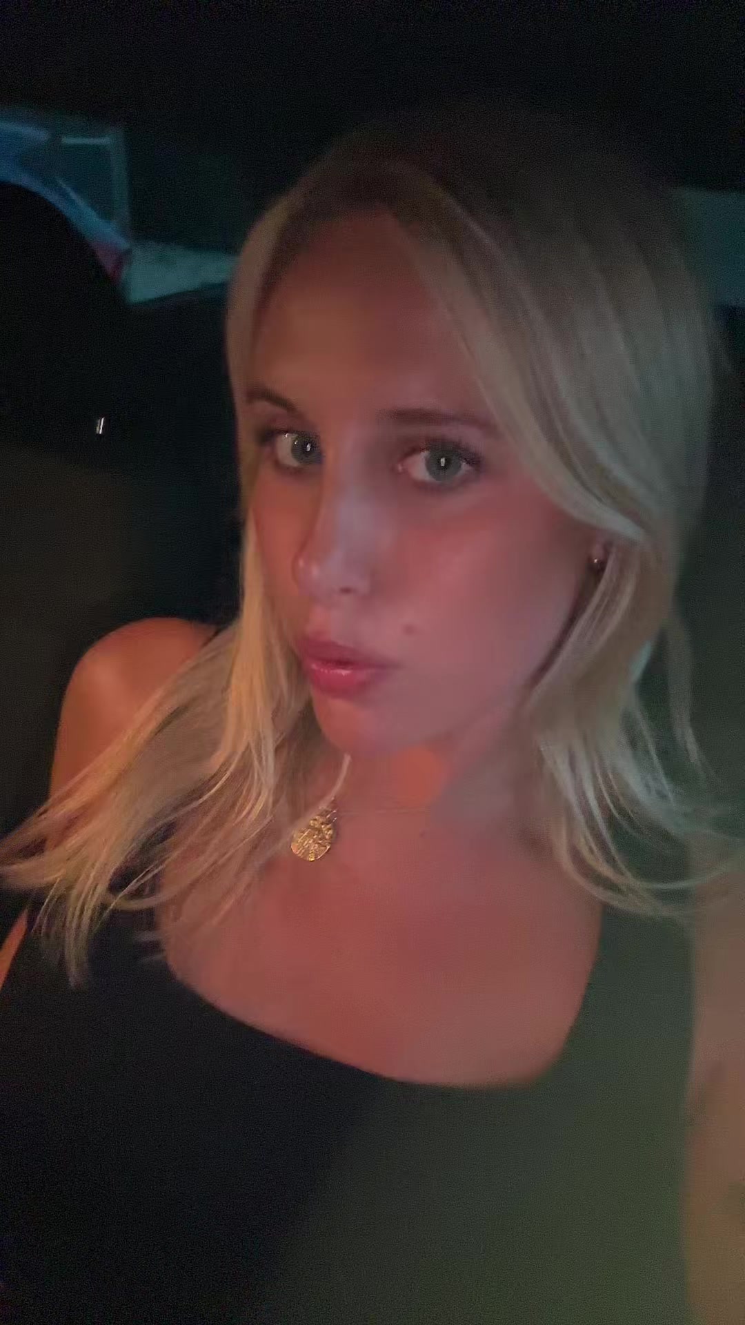 @miahollis1