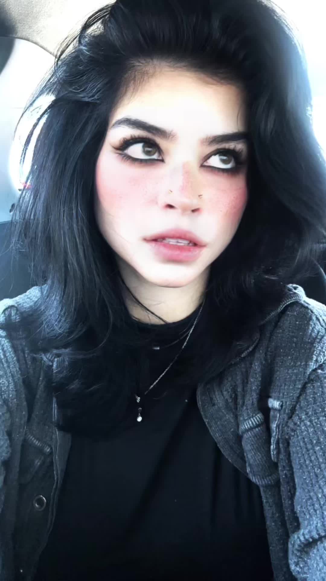 @bella