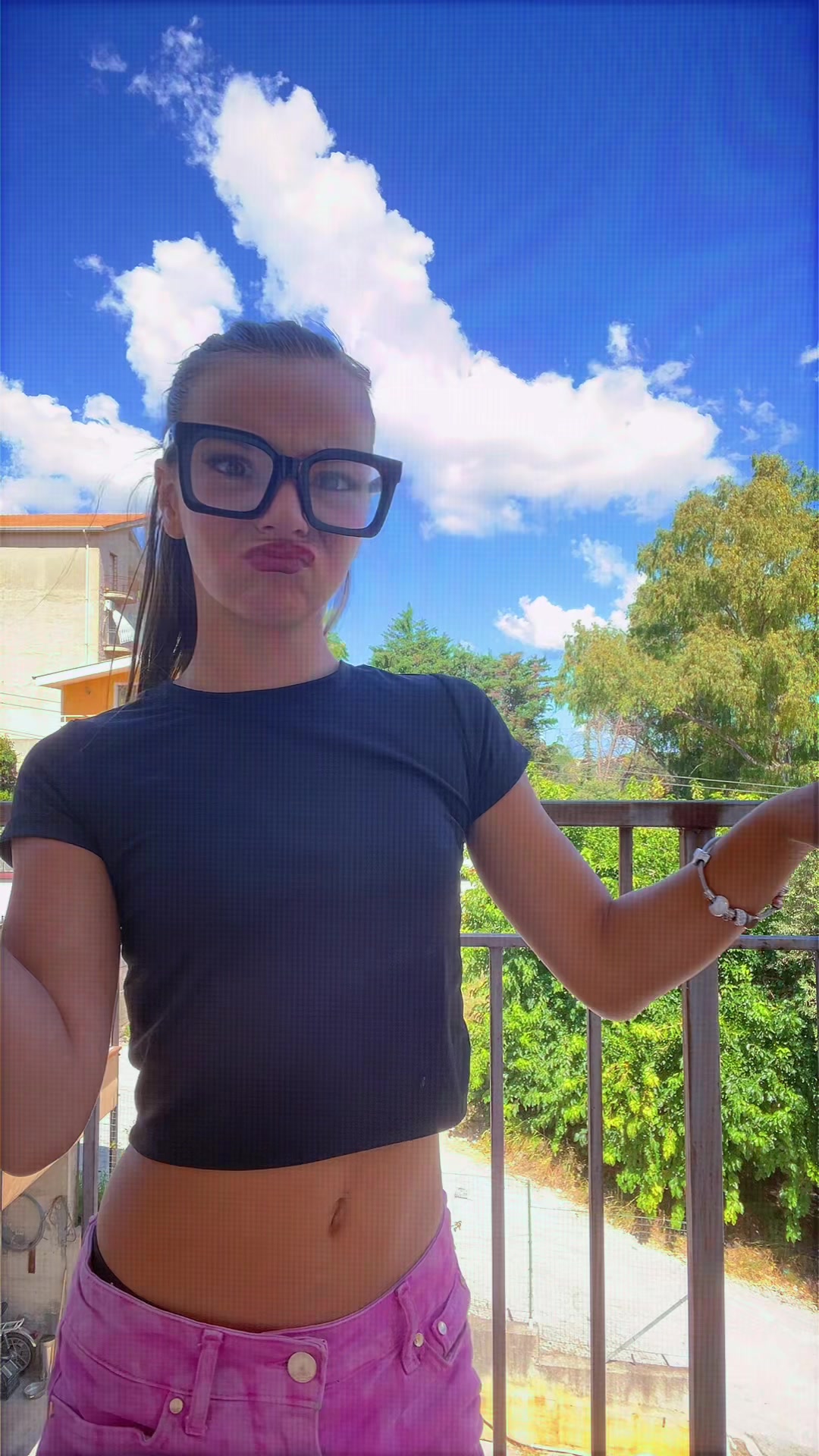 @_annalucy_