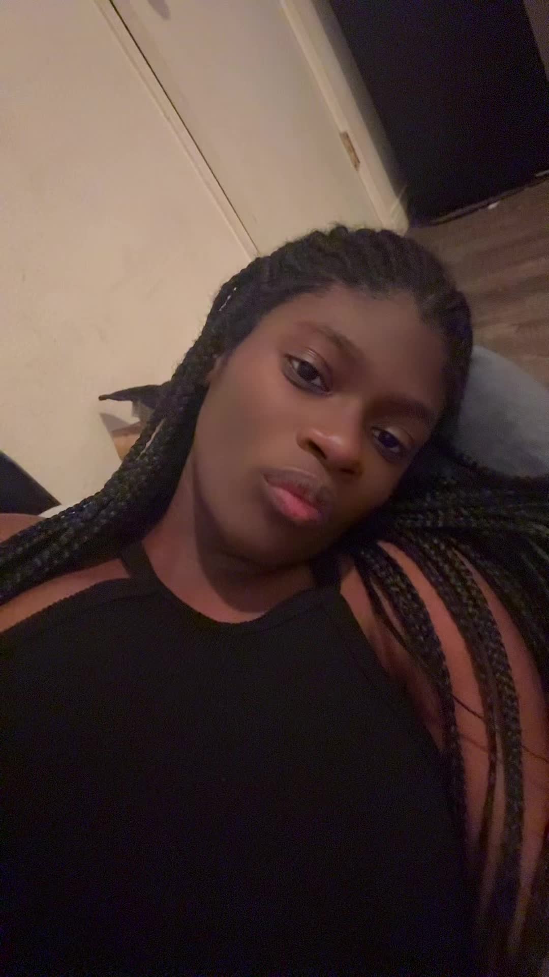 @laroyana