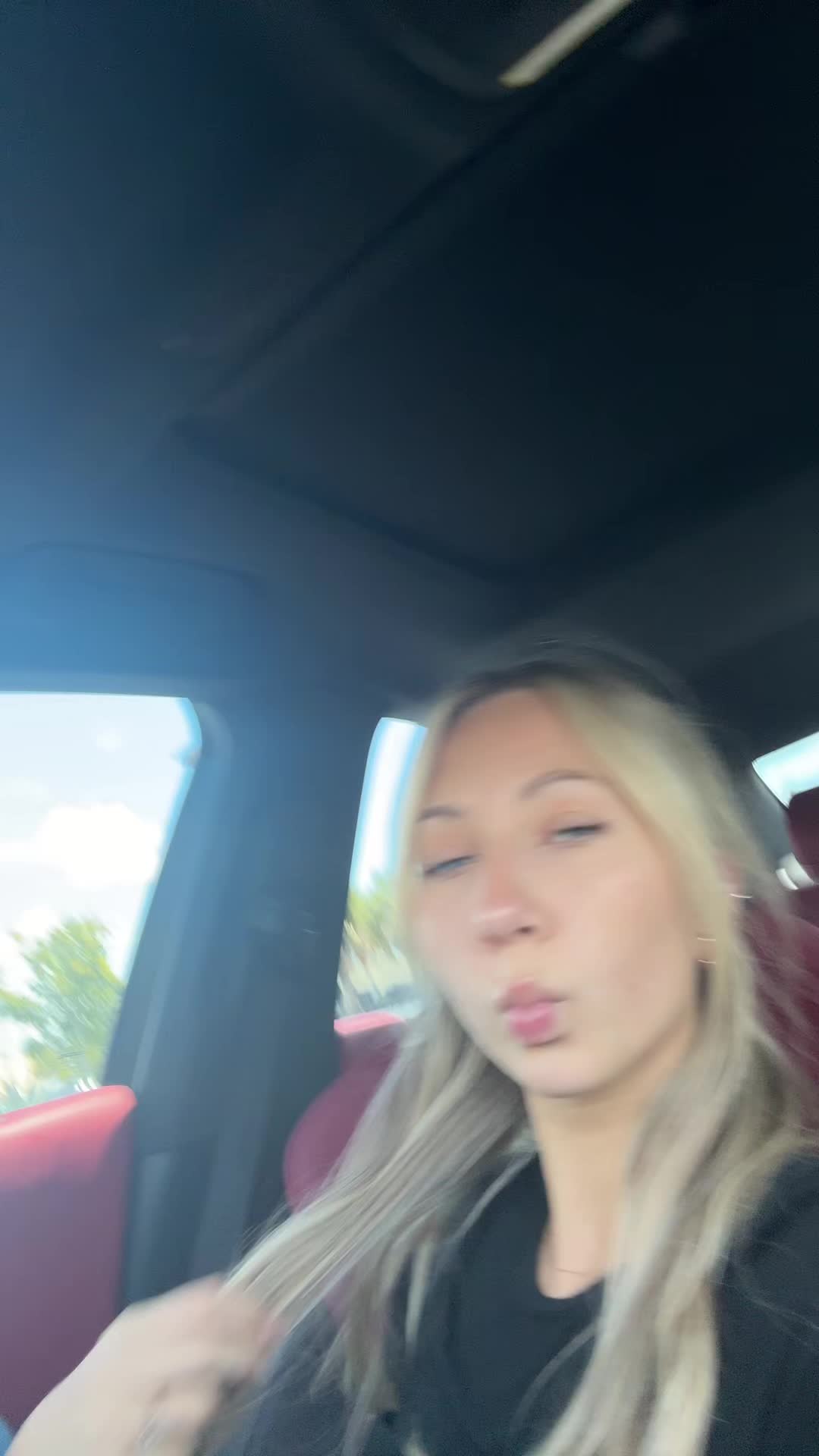 @d🦢