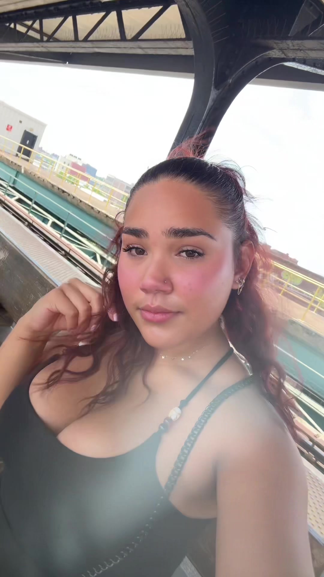 @hoyouisathot
