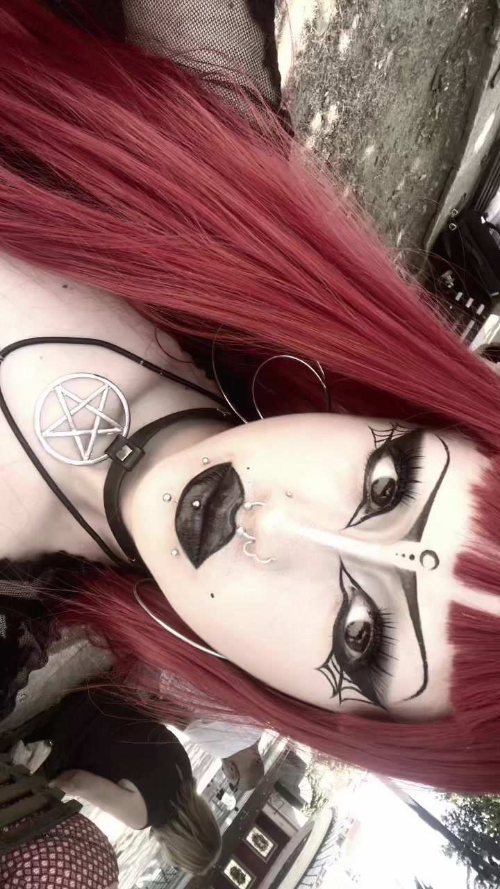 @annneower_