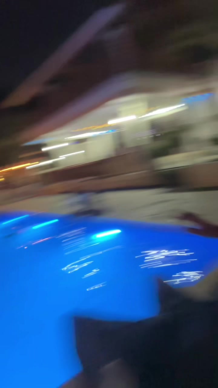 @Alexiño