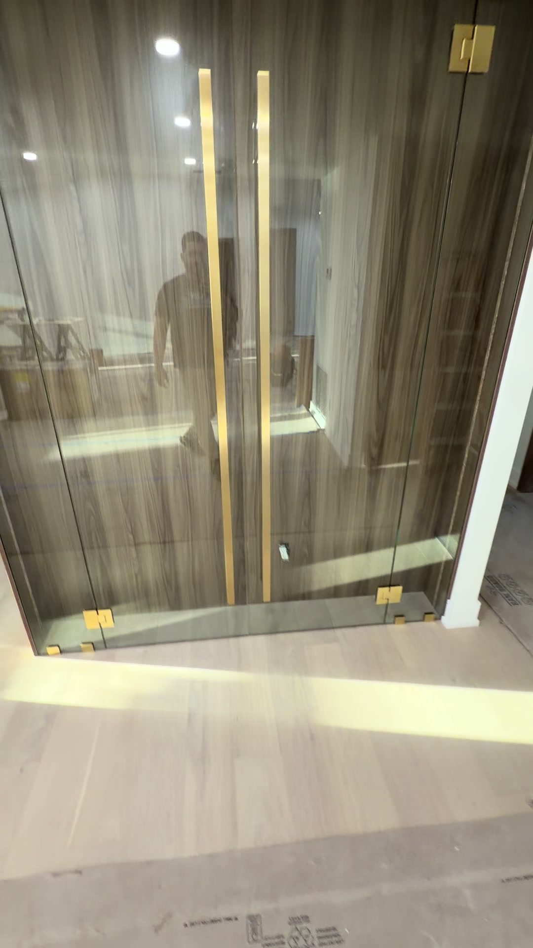 @Lion Shower Doors