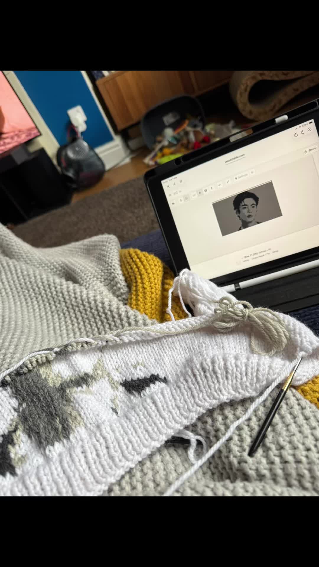 @Louise | BTS & Knitting Chaos