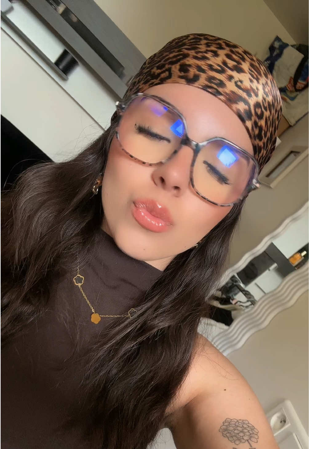 @inès