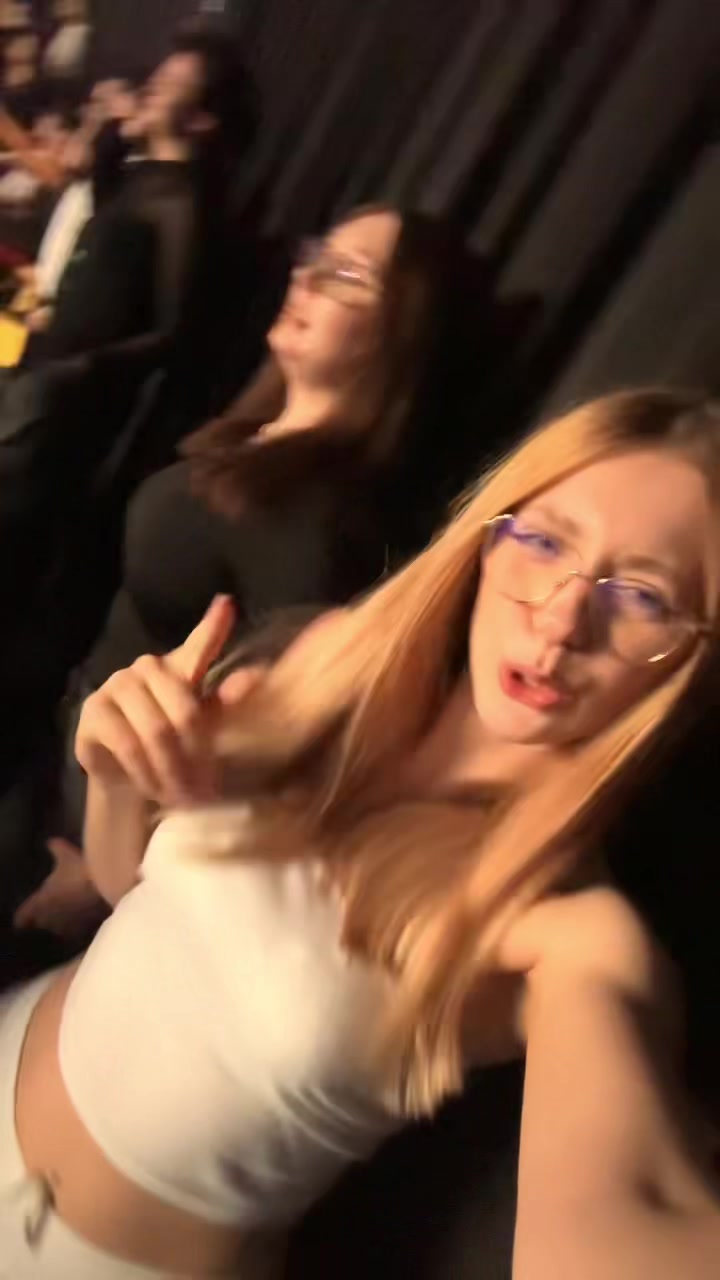 @_Carla_
