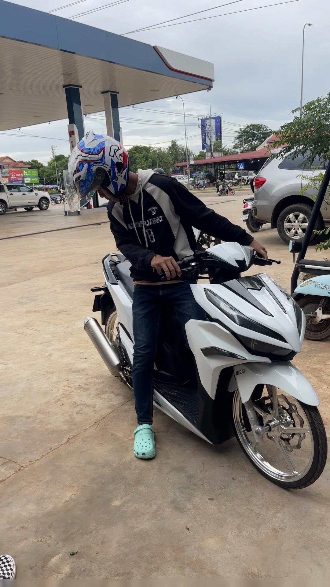 @Roth - រ័ត្ន