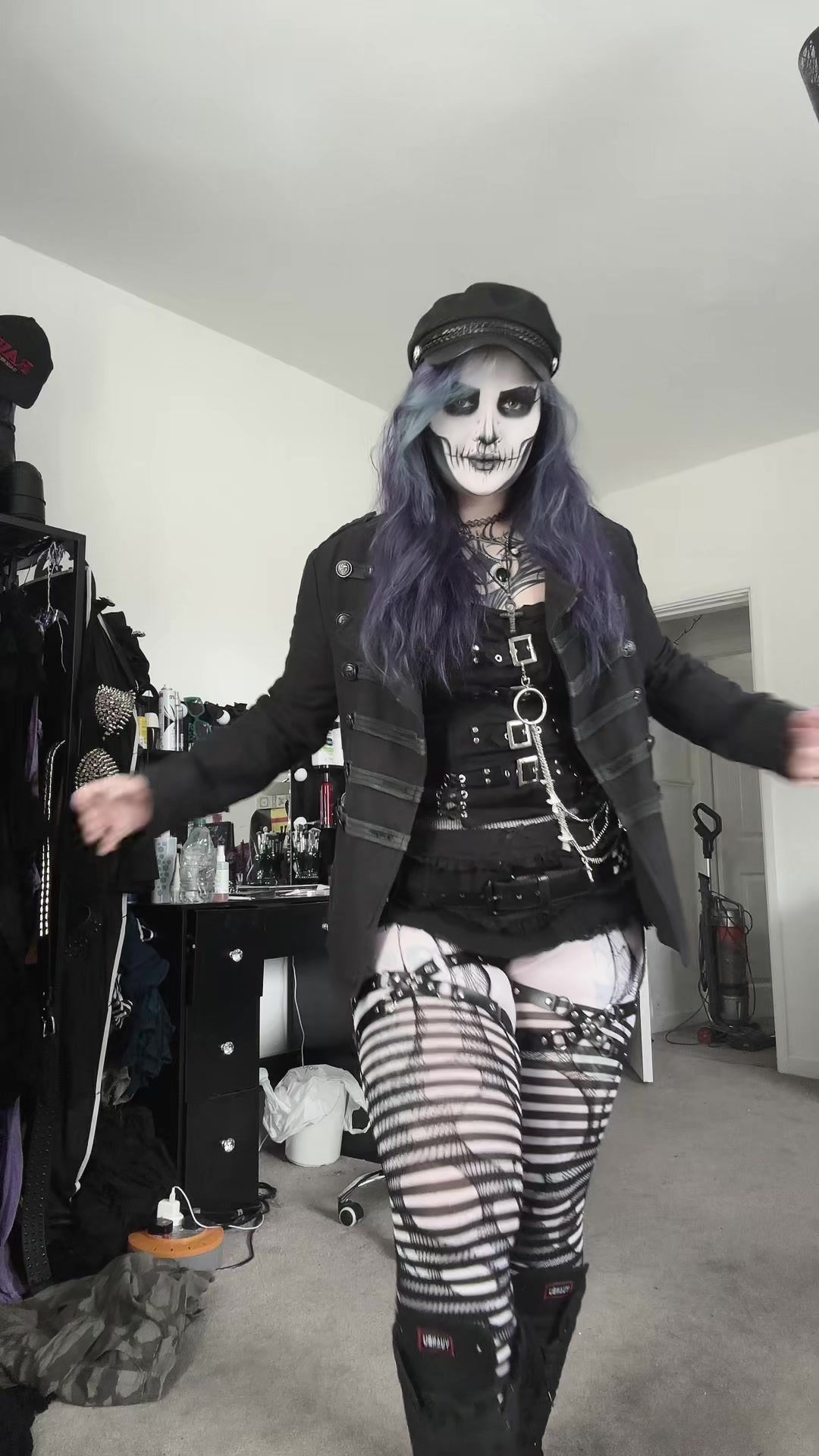 @☠︎︎𝘪𝘴𝘴𝘺☠︎︎