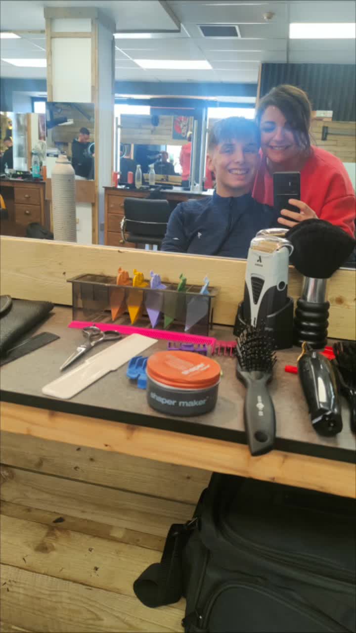 @Sara - Hypno/Beauty Therapist!