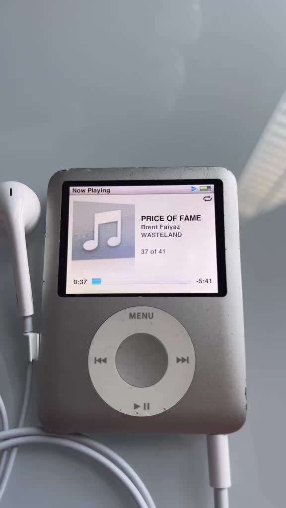 @🎧