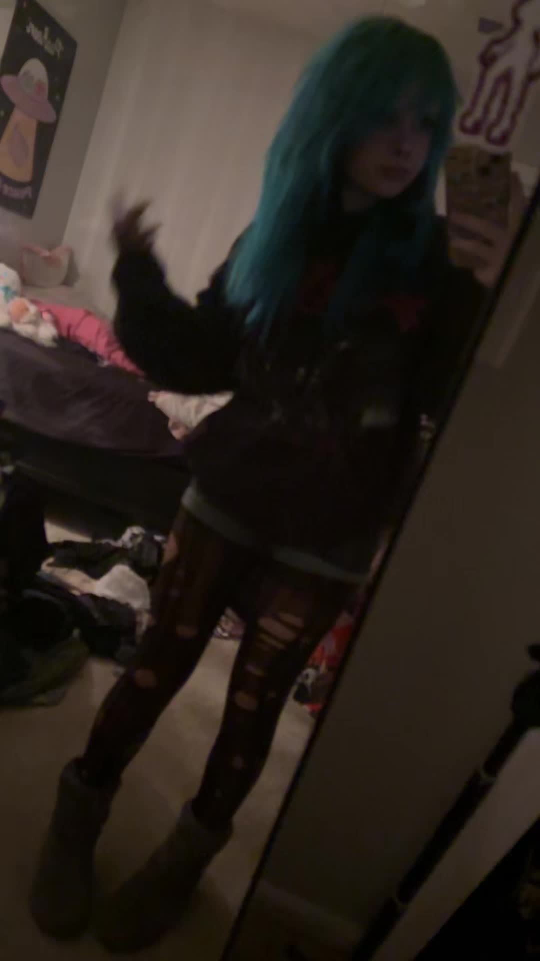 @blushingzombiebabe