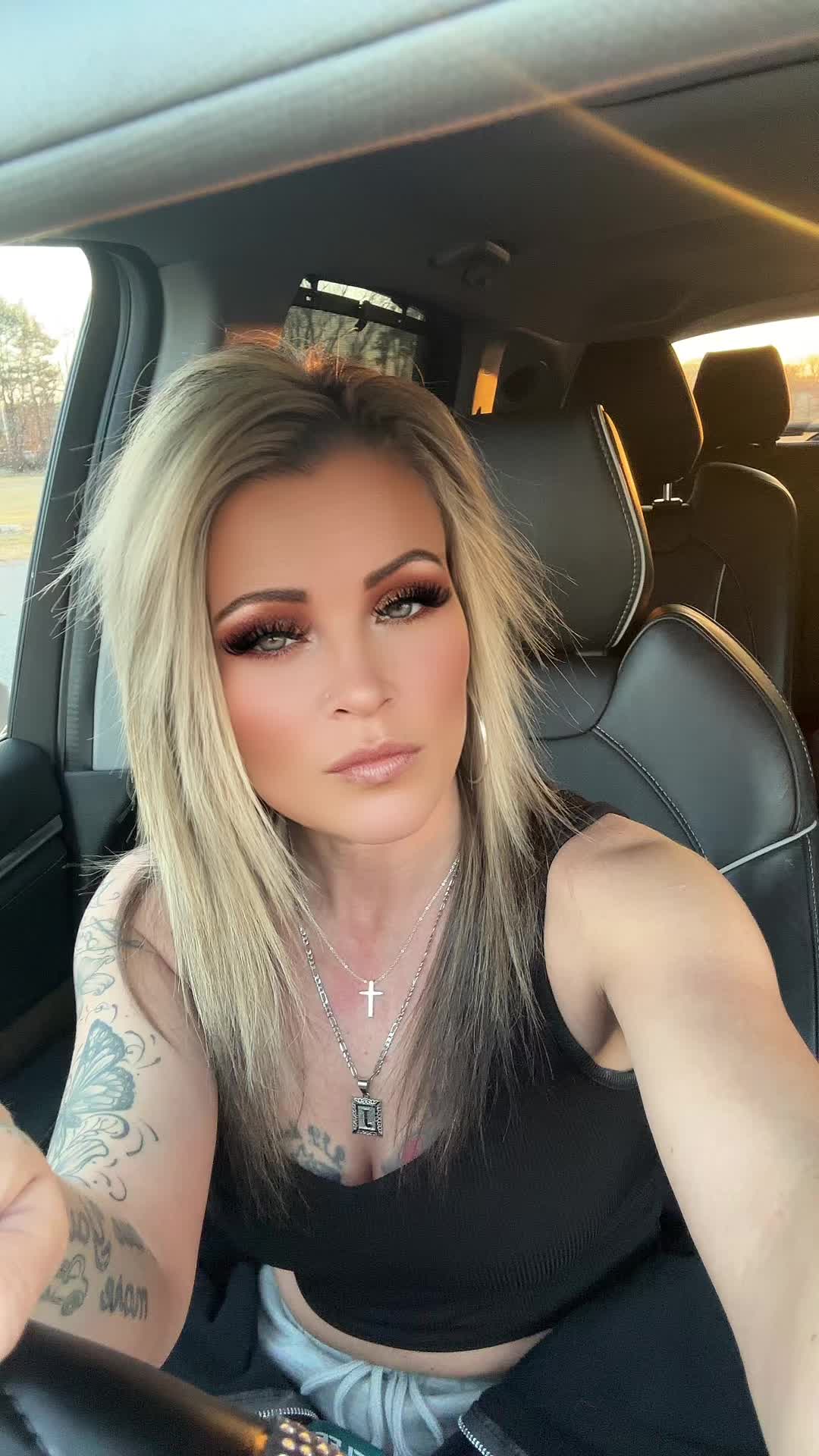 @JessicaXoxo 💋💋✌️