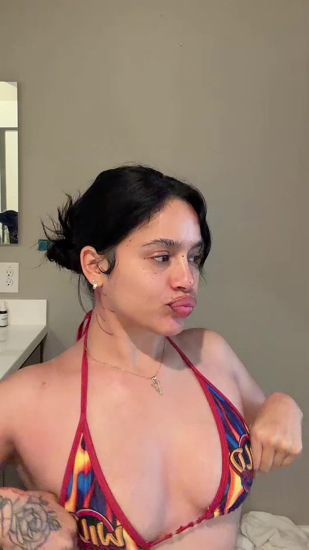 @Victoriavsqz