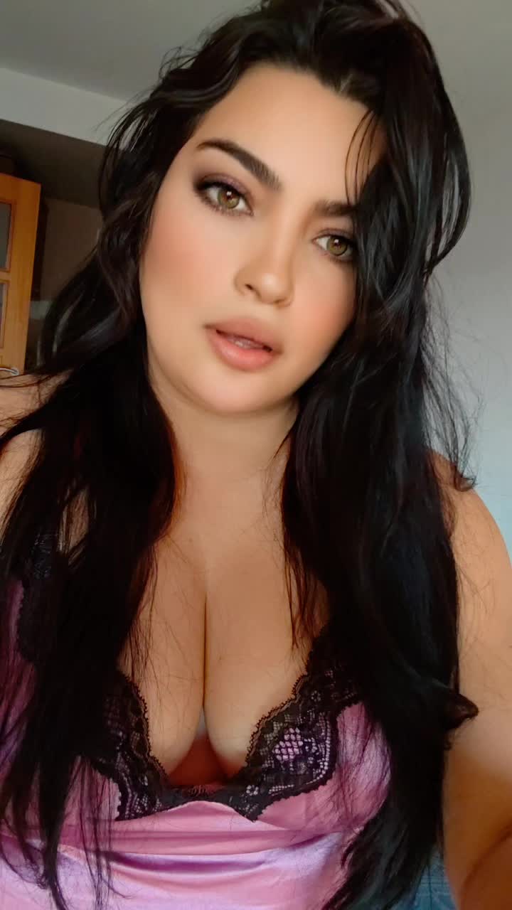 @LatinaEspañaJulianaOcampo👑