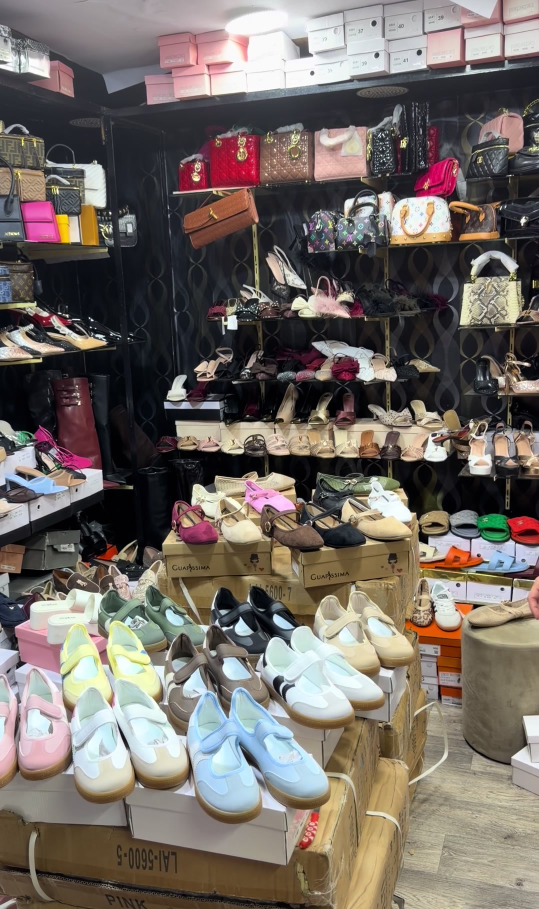 @SHOES AVENUE
