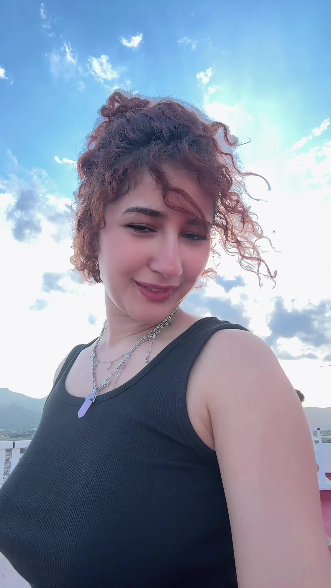 @^~^