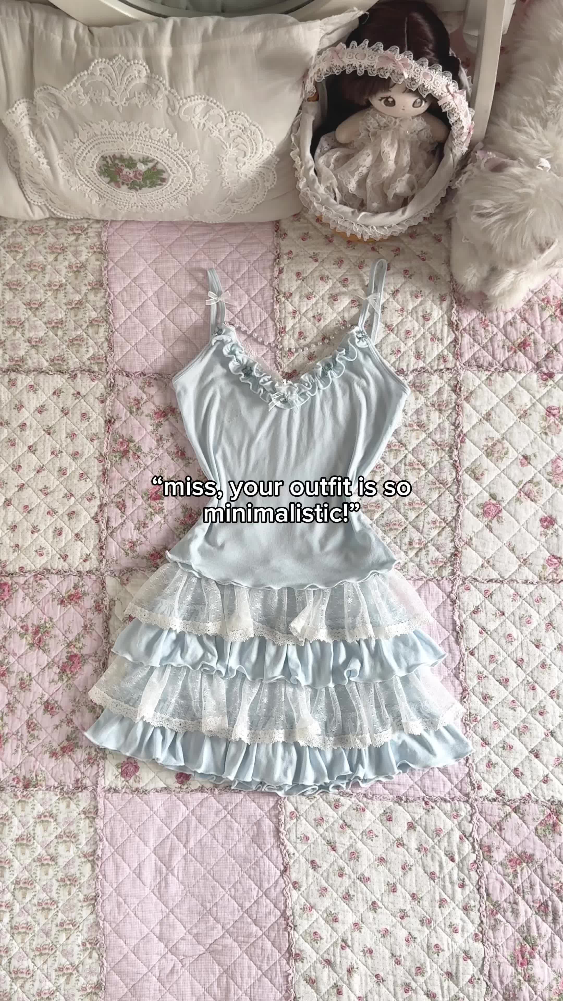 @cô bạn bàn bên