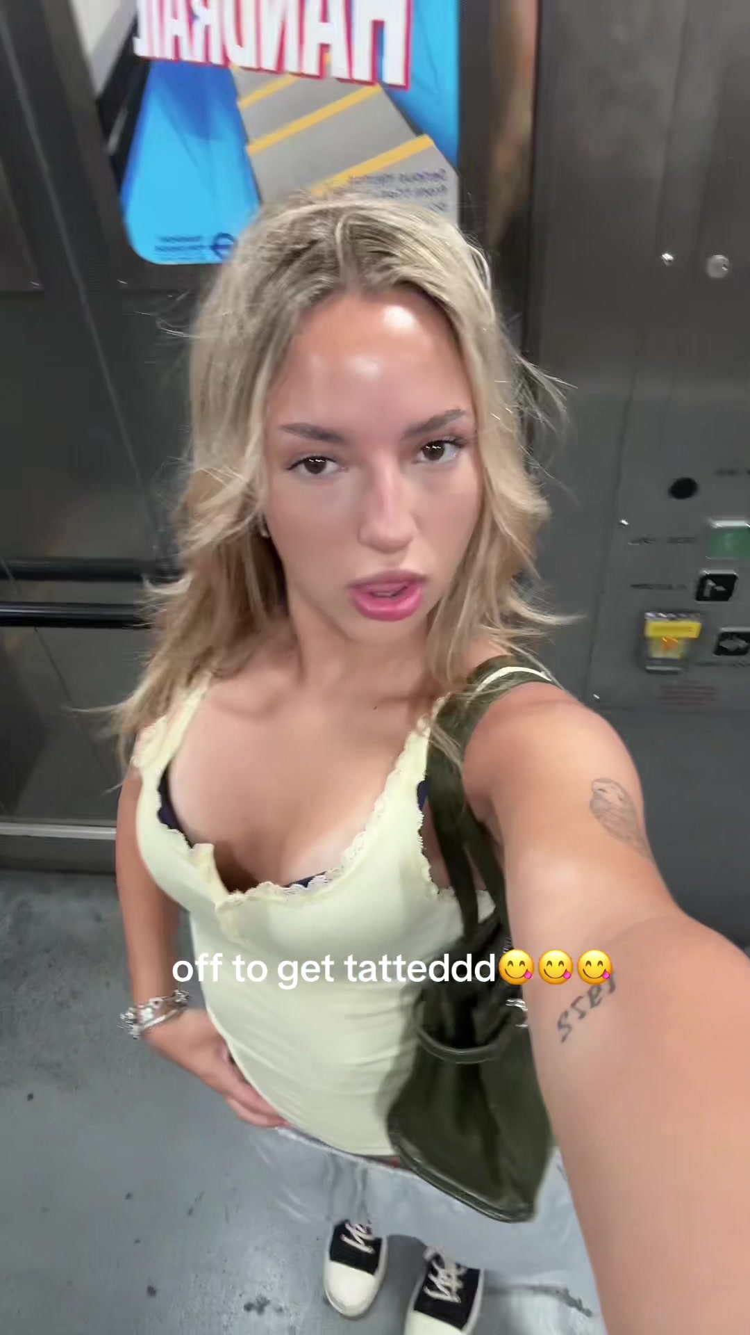 @ssimplynicolee