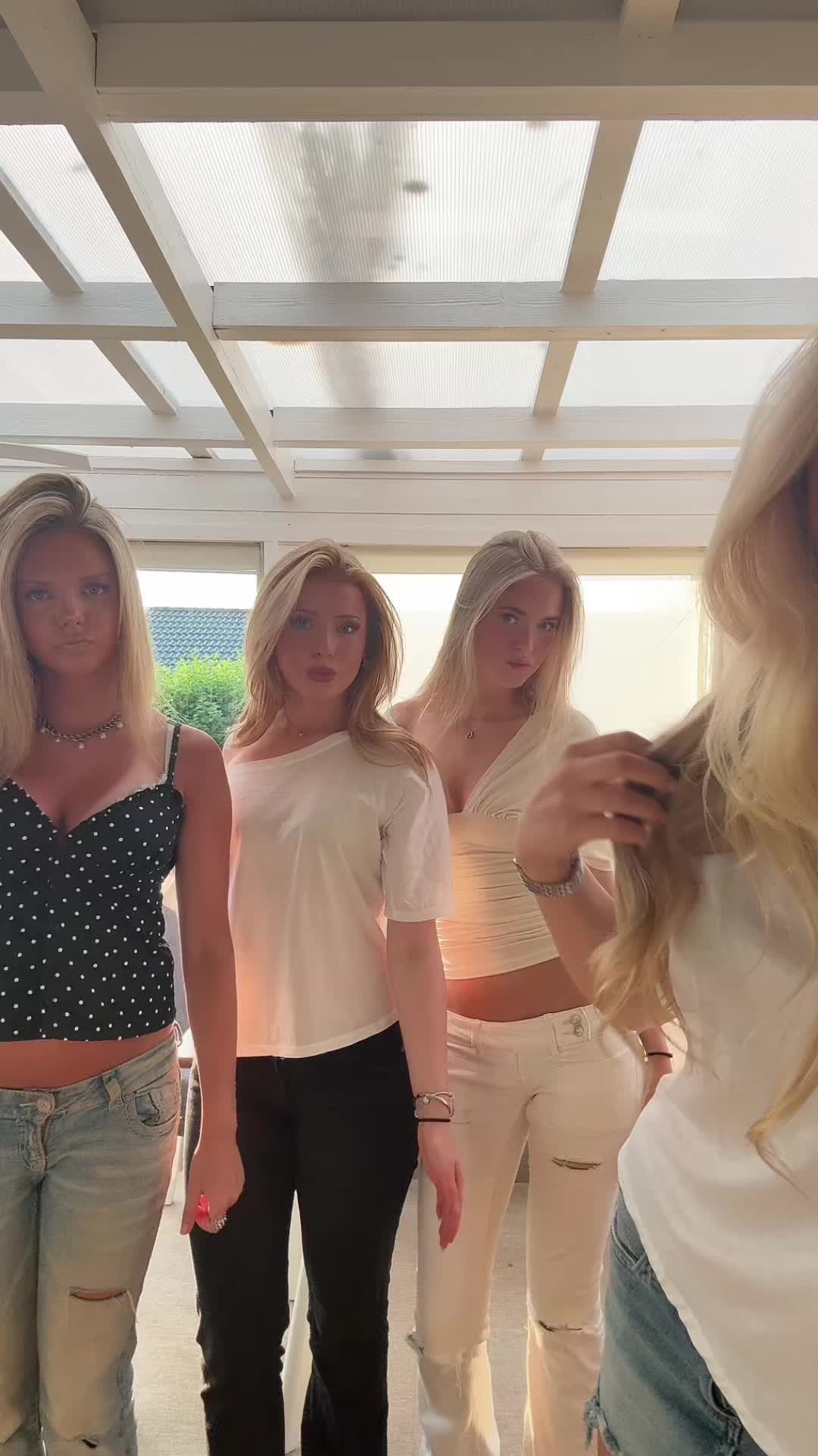 @😜👯♀️🤩