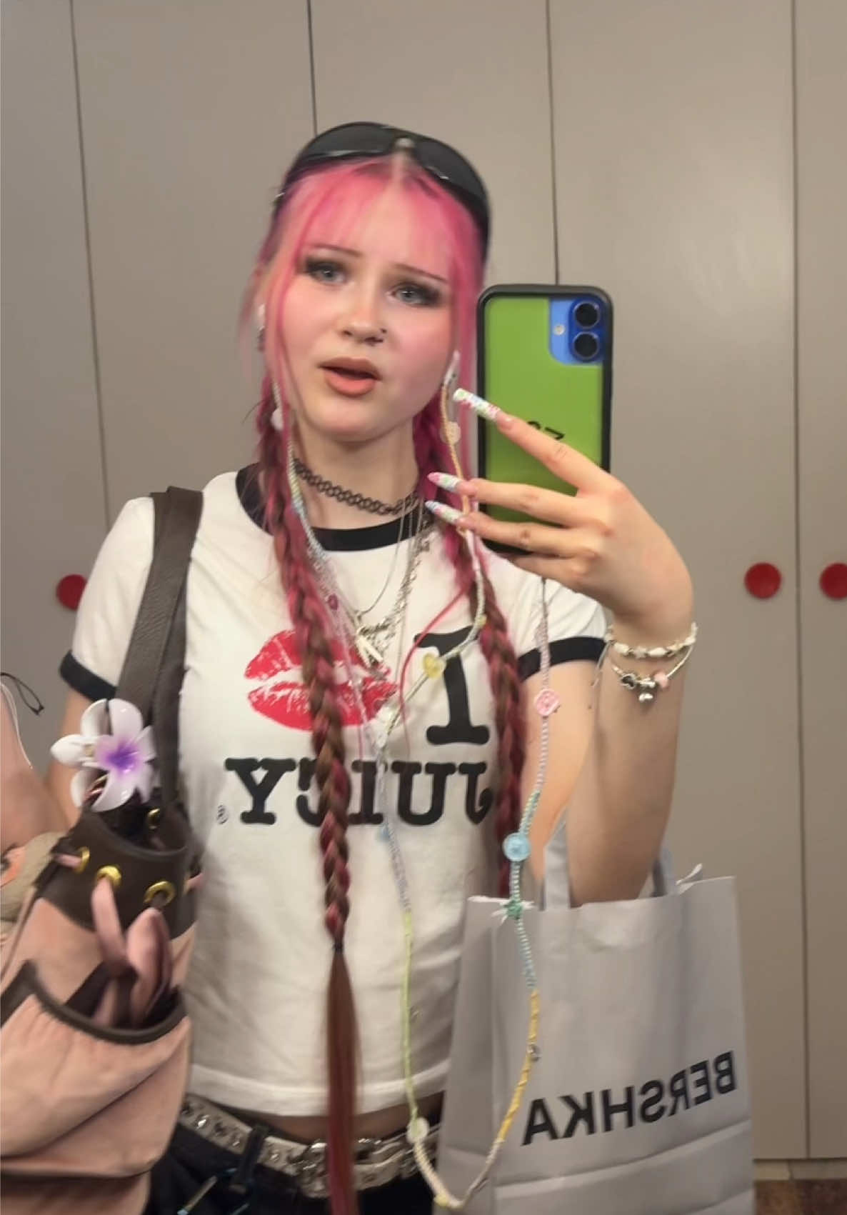@𝓚🦄