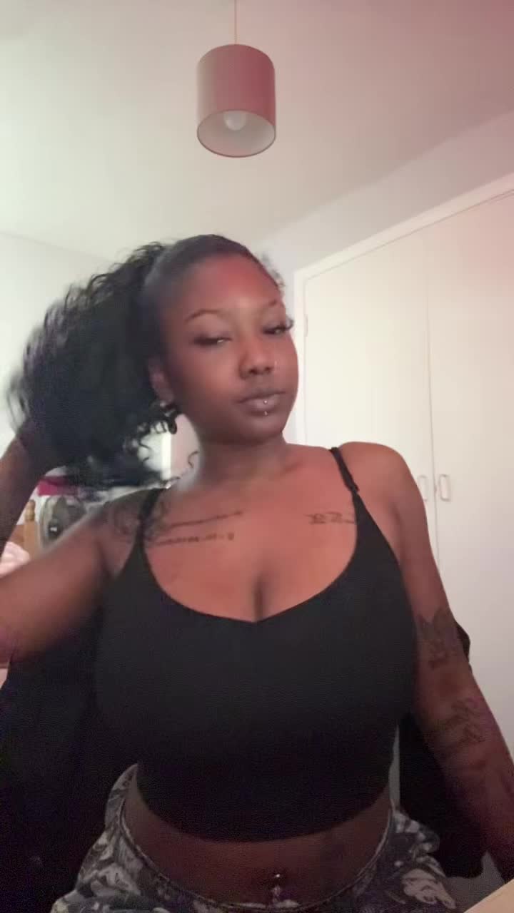 @Rhi🦋