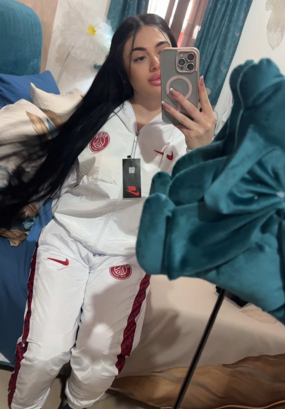 @𝐻𝑒𝓁𝑒𝓃 𝑀𝒶𝓇𝑔𝒾𝑜𝓇𝑒🌟
