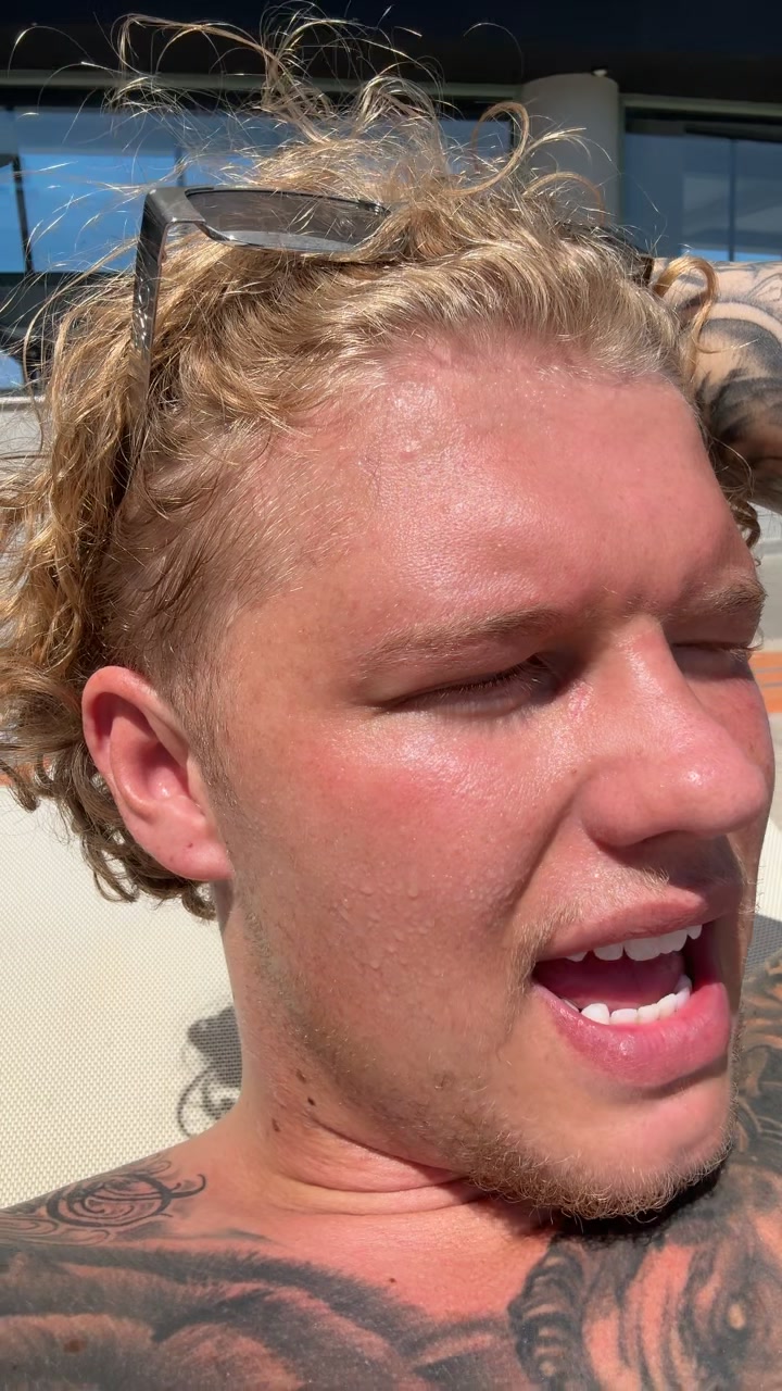 @Deejxnes