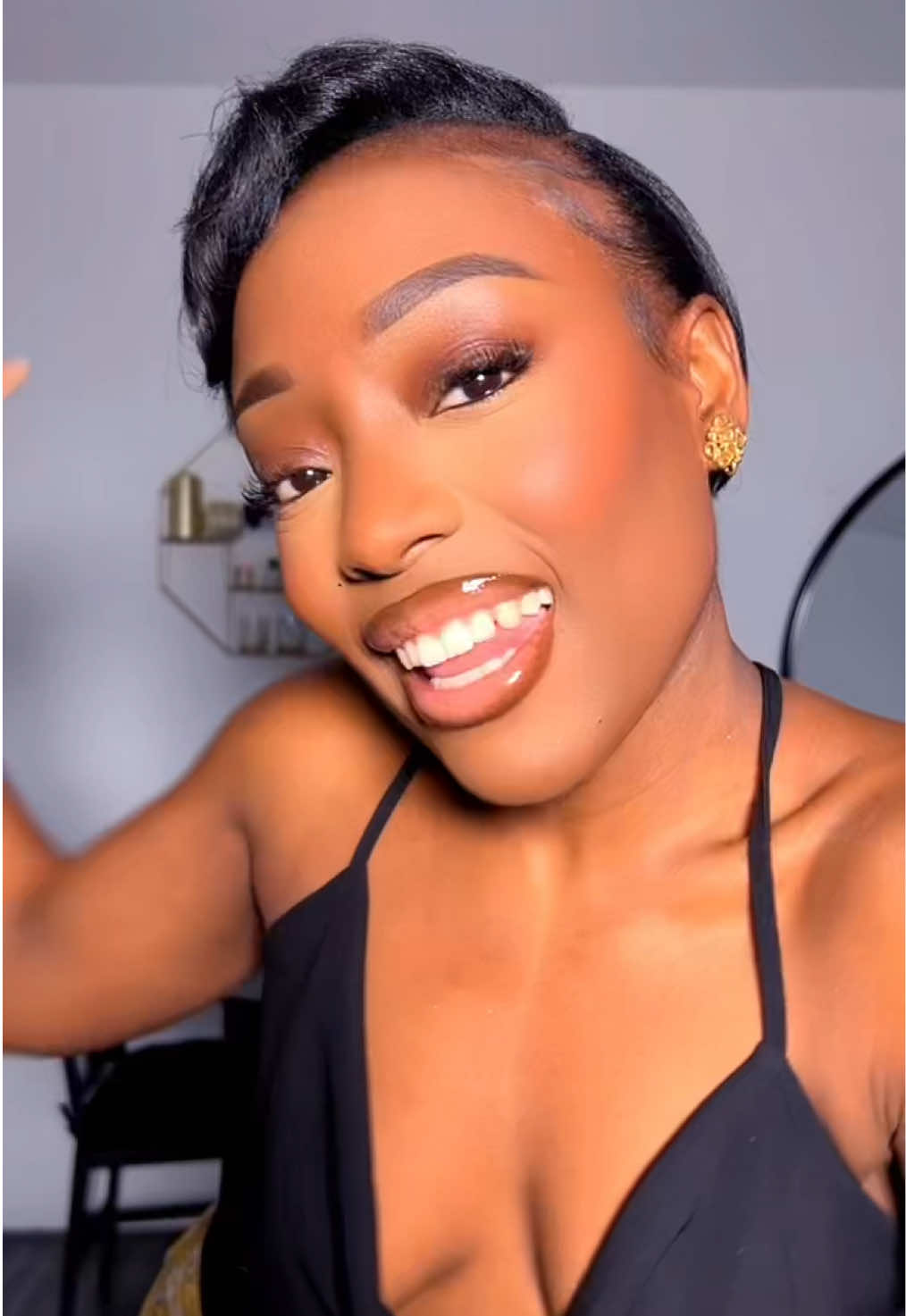 @Christiana | Beauty Creator
