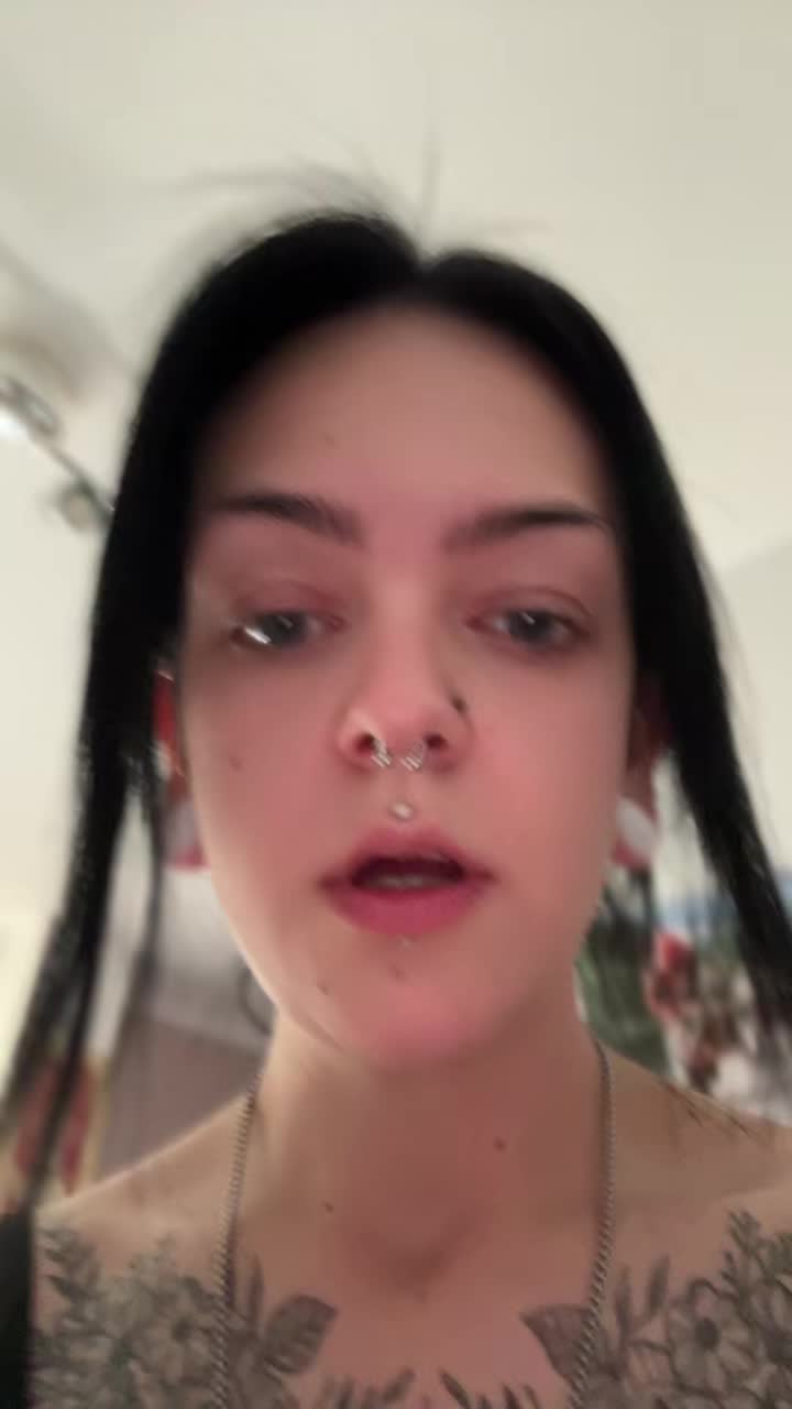 @Holly⛓️🖤