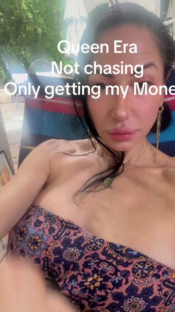 @Danielle_Paige_Pro