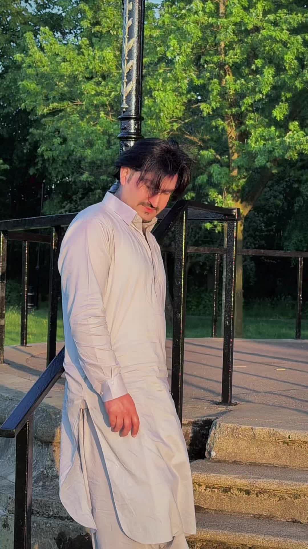 @Malik zeeshi🇵🇰 🇬🇧