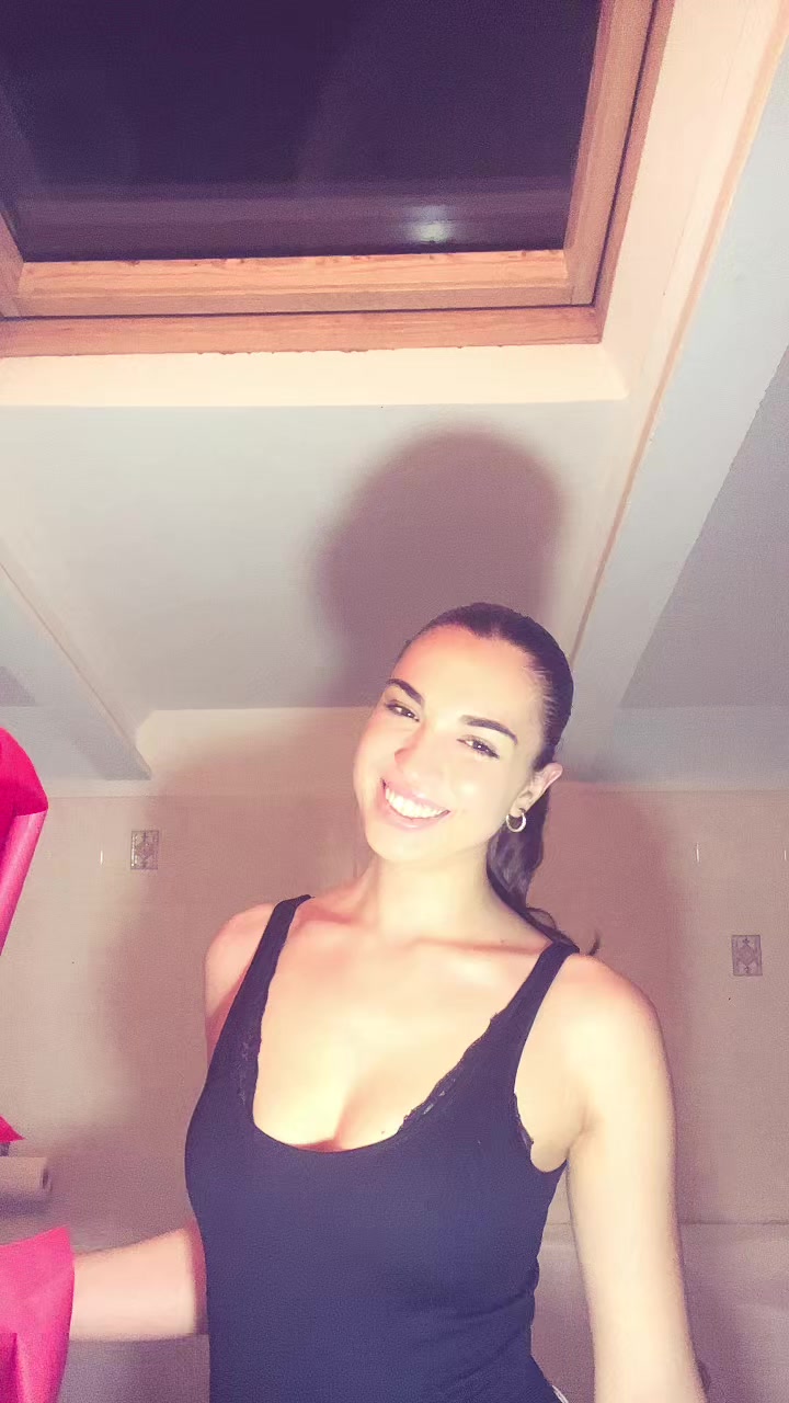 @👩🏻&zwj;🦱