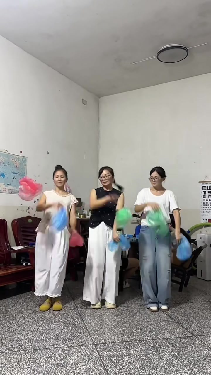 @Garbage Bag Dance