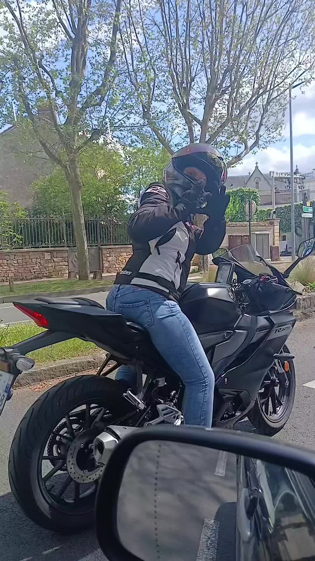 @LE MOTARD DANSANT