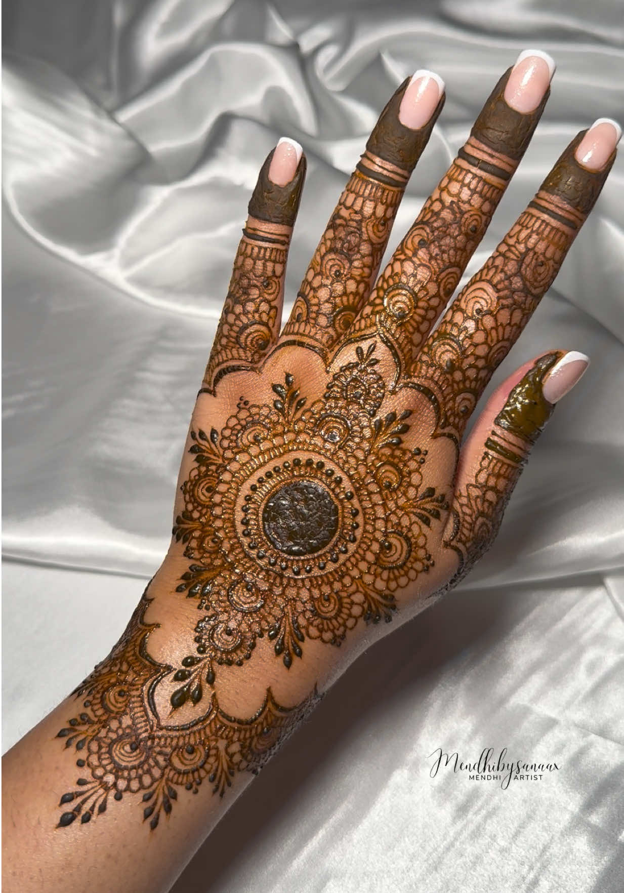 @Leicester Mendhi Artist