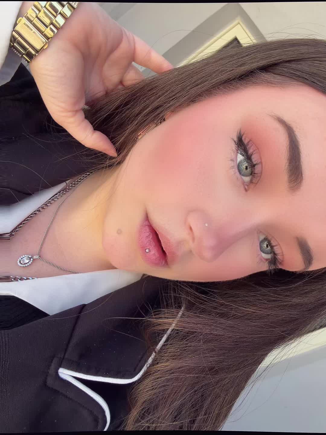 @Seline
