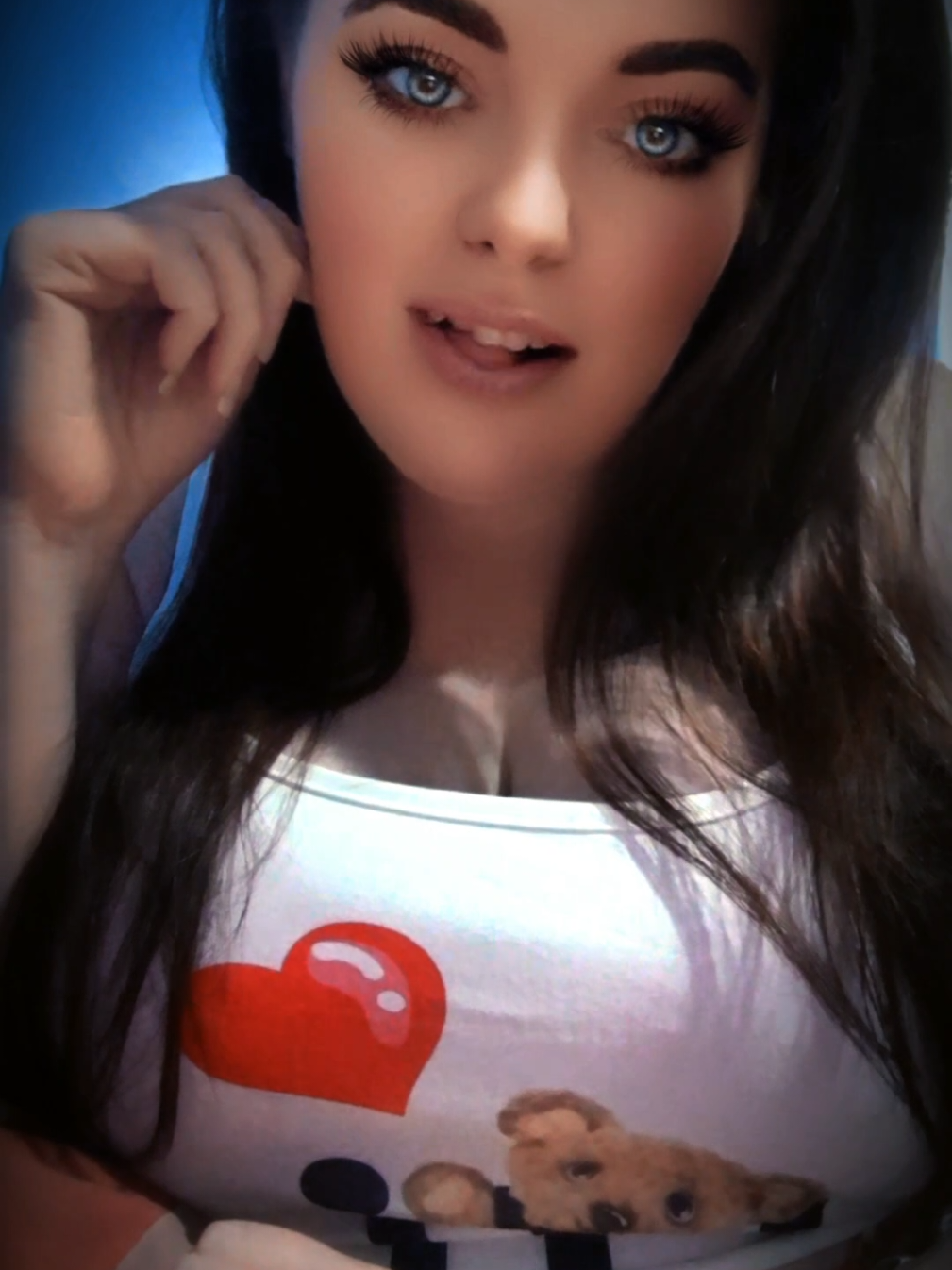 @🍒𝒮𝒽𝒶𝓃𝒶 ~𝓁o𝓊𝒾𝓈𝑒🍒