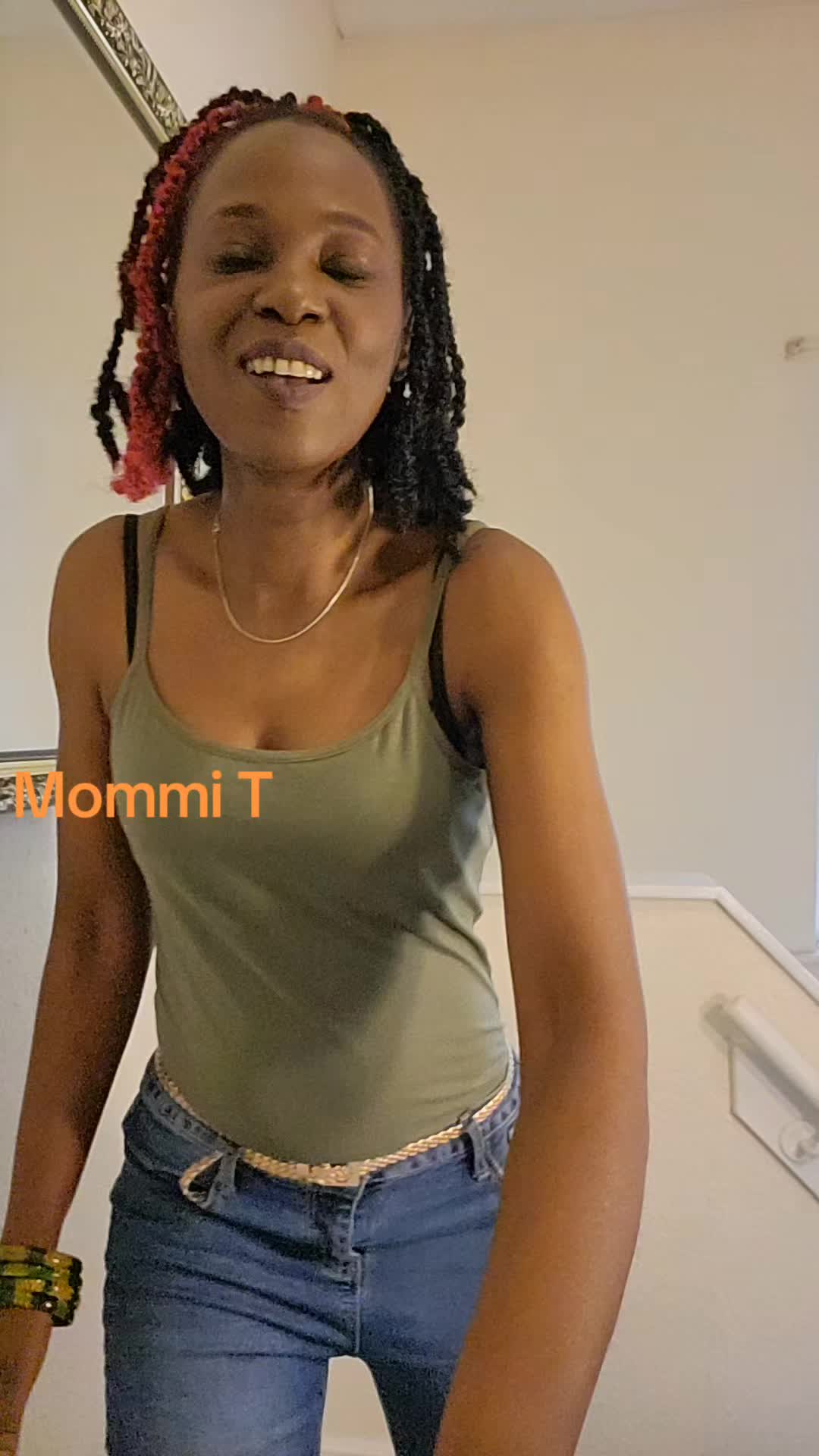 @Mommi_Tee