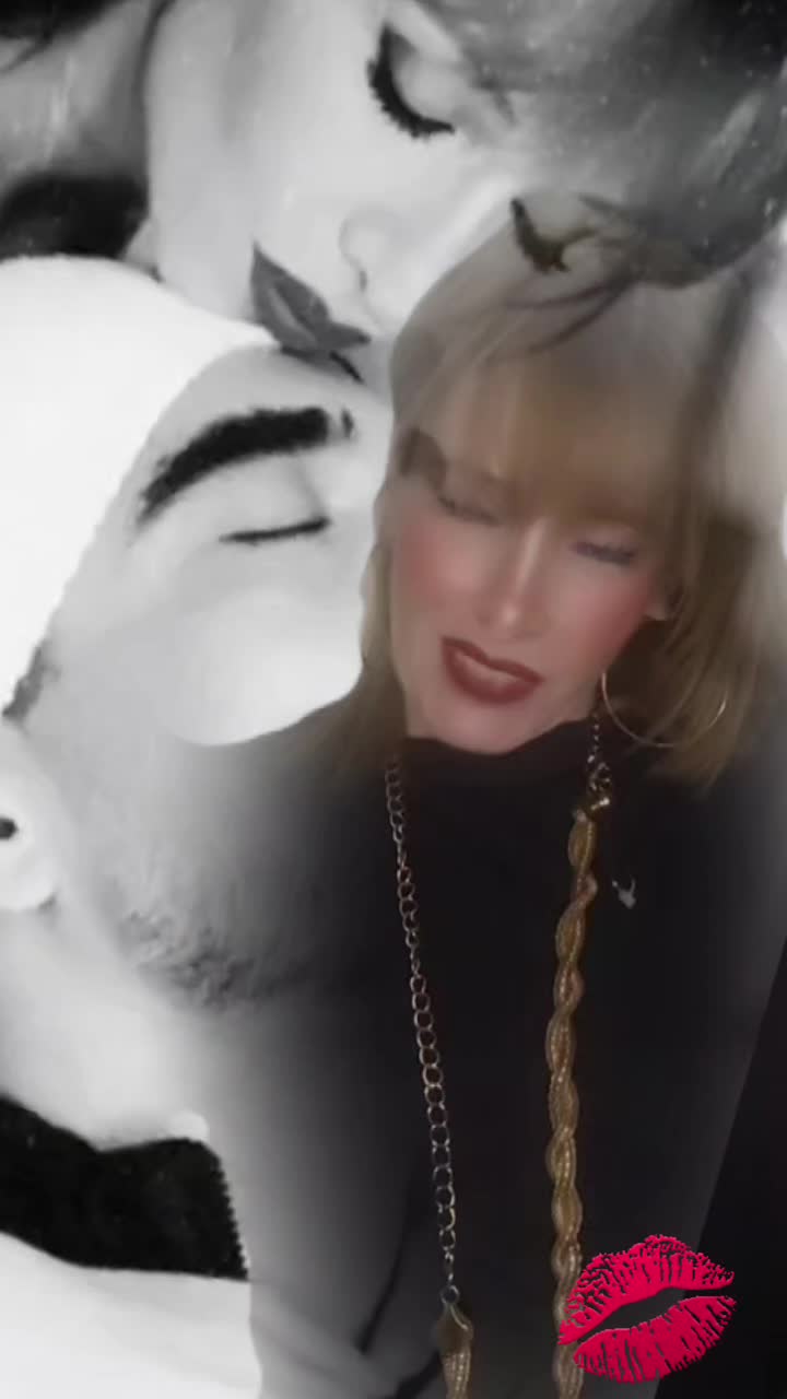 @N U R I A 🌹🌹💋