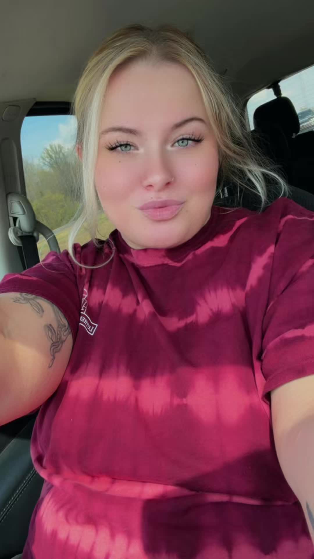 @xhallowedhoney