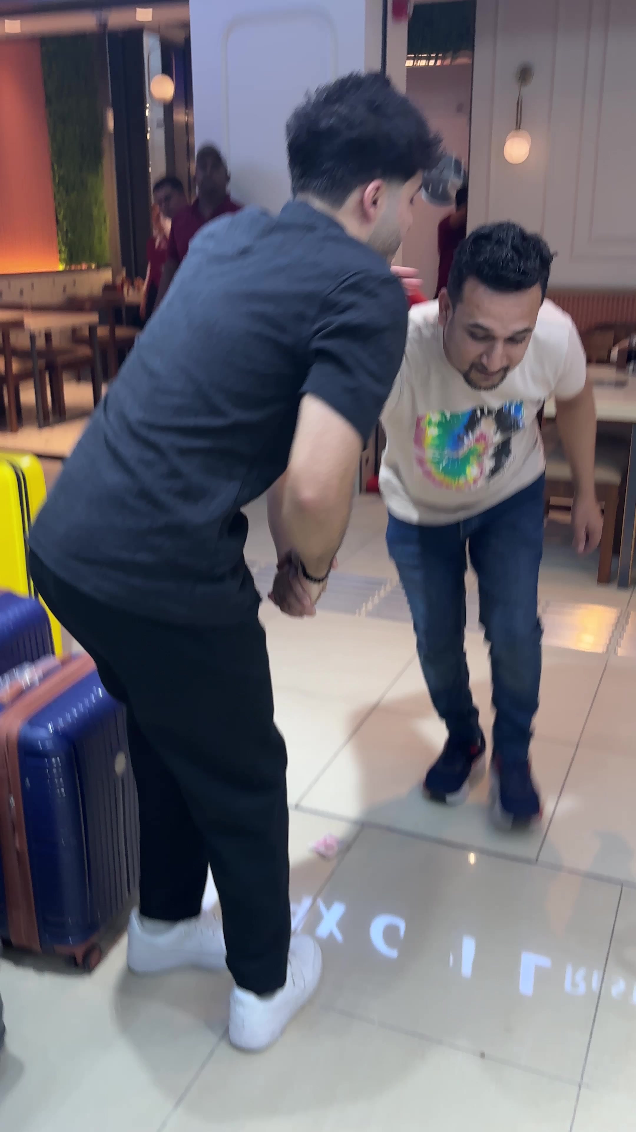 @Mr luggage