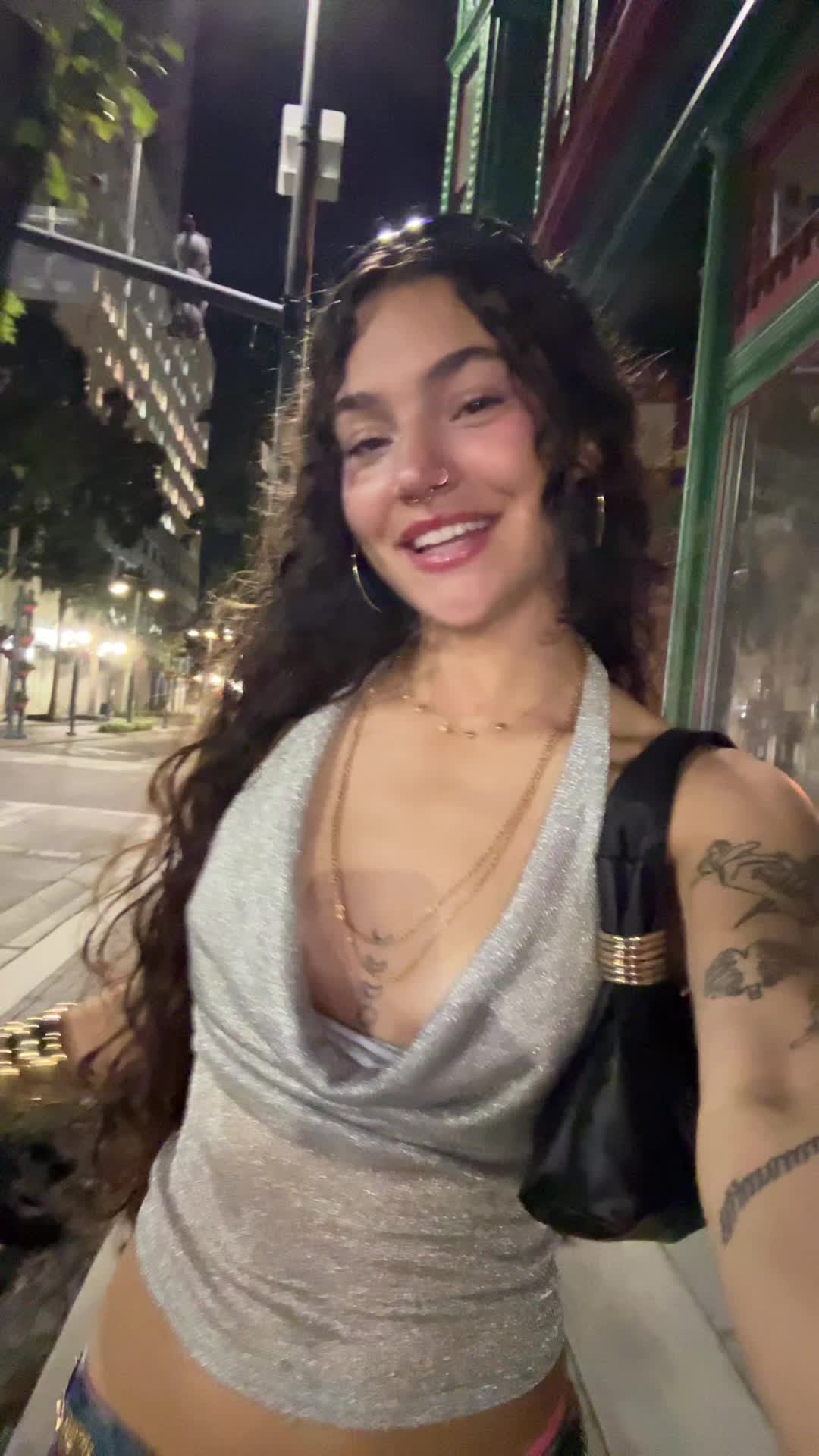 @Bella